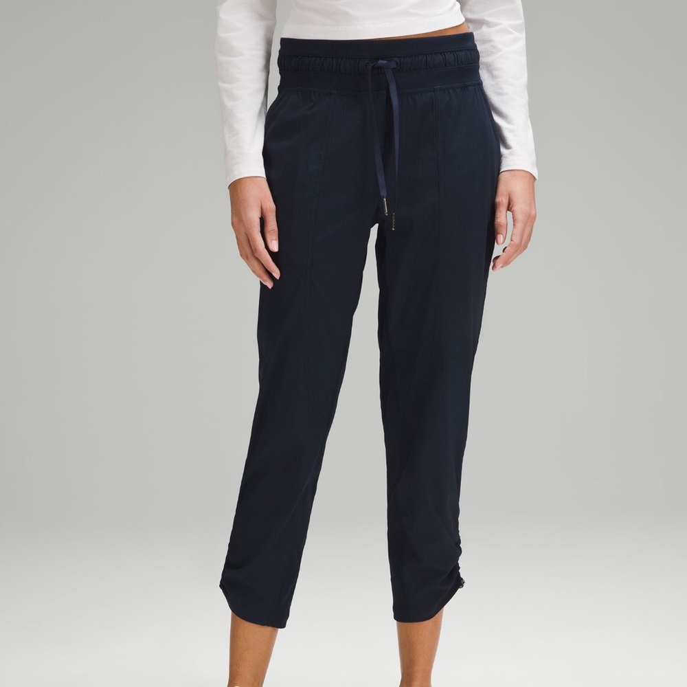 lululemon dance studio Black Mid rise pant Cropped Capri Pant 21” (NWT)